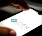 Cobrança de tarifa do PIX anunciada pela Caixa reacendeu o debate político nas redes sociais dizendo que o presidente Luva vai taxar o PIX