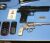 Os policiais apreenderam duas armas; uma pistola de brinquedo, de plástico e um revólver calibre 32 com cinco munições, além de aparelhos celulares